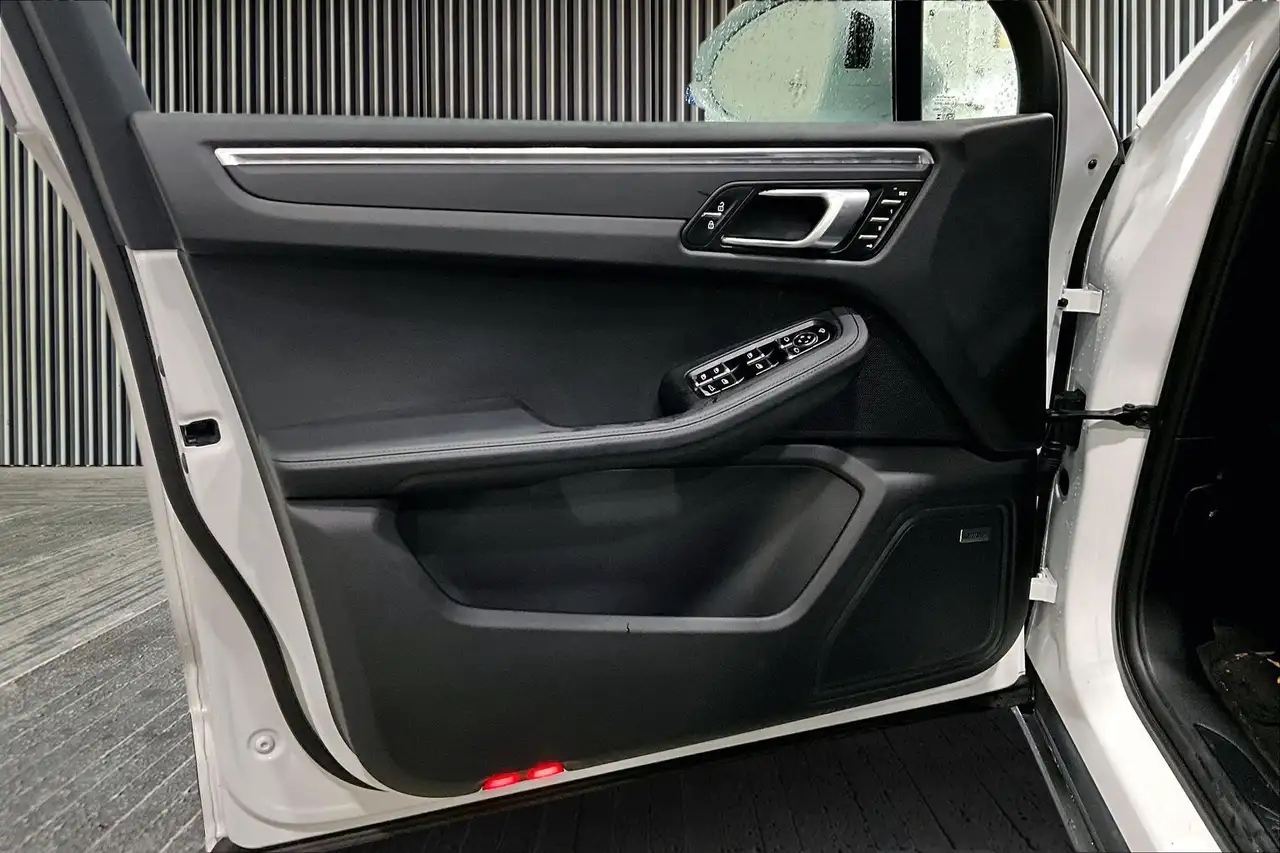Porsche Macan - Image 17