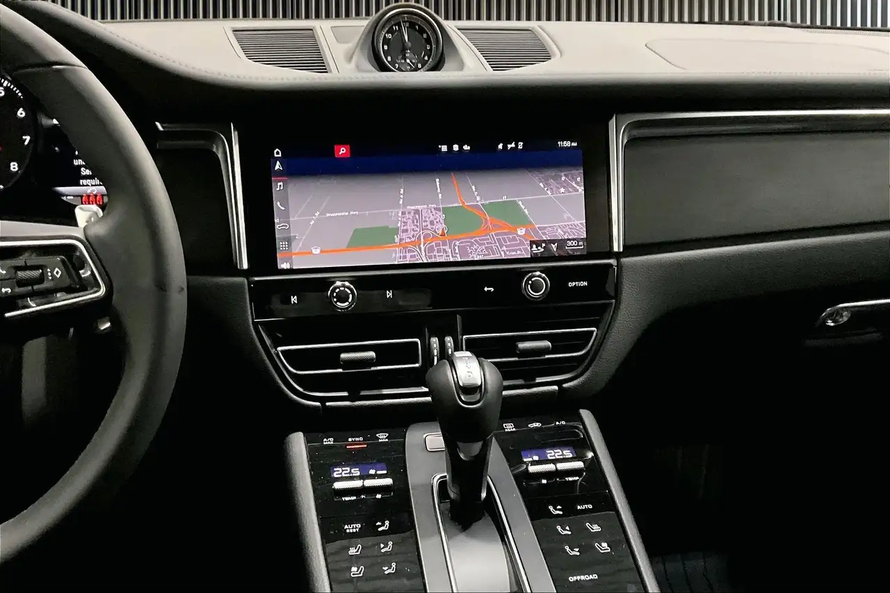 Porsche Macan - Image 9