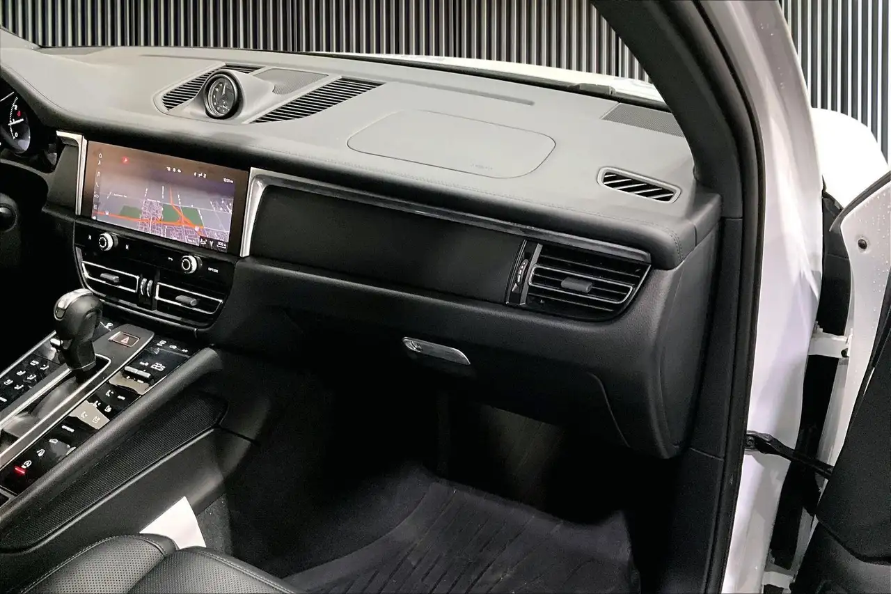 Porsche Macan - Image 21