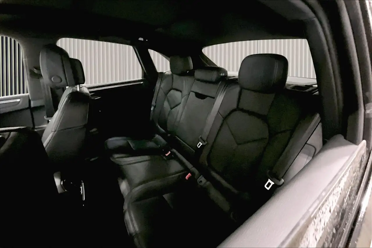 Porsche Macan - Image 19