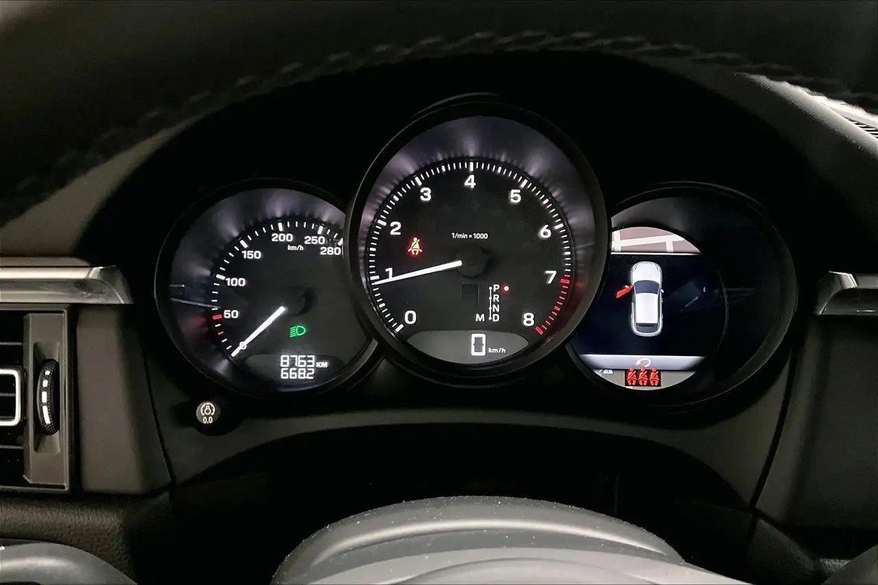 Porsche Macan - Image 12