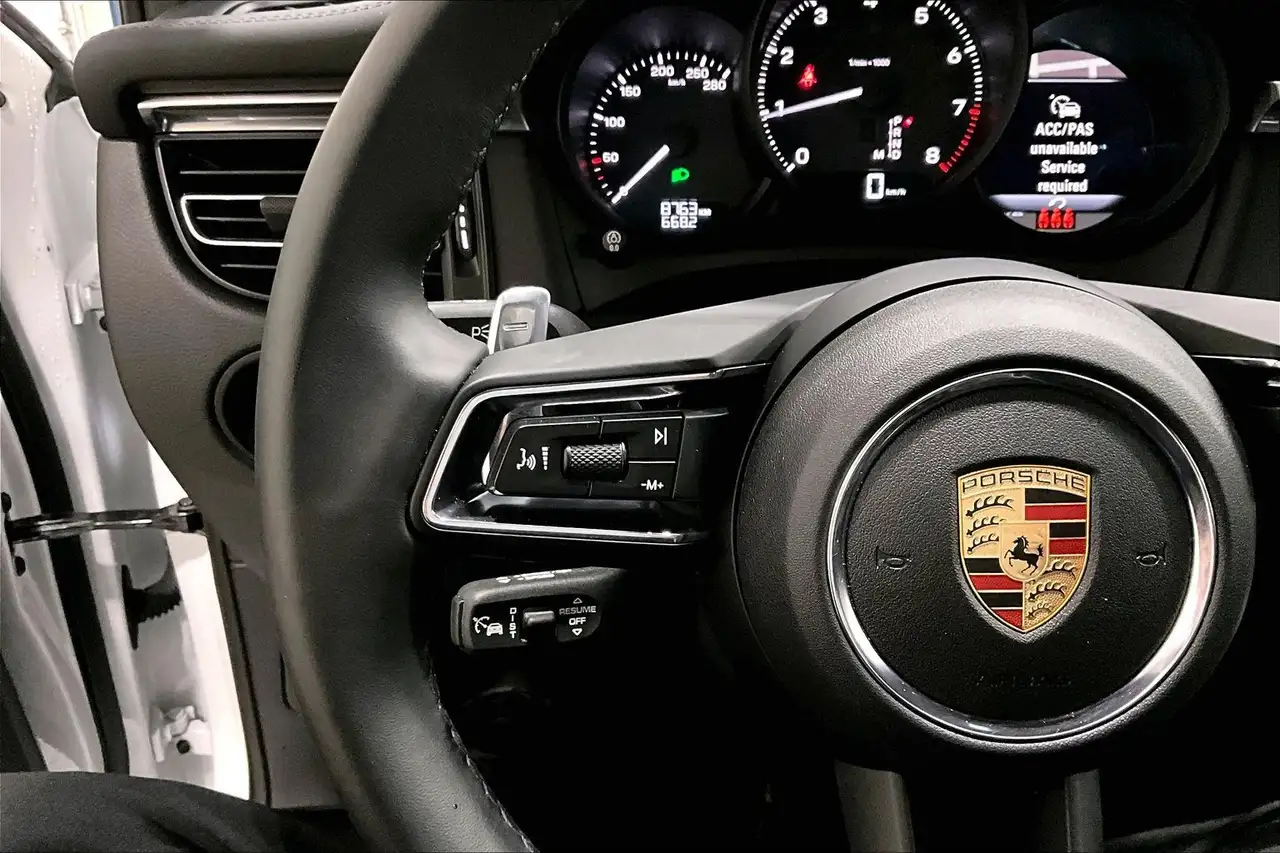 Porsche Macan - Image 10