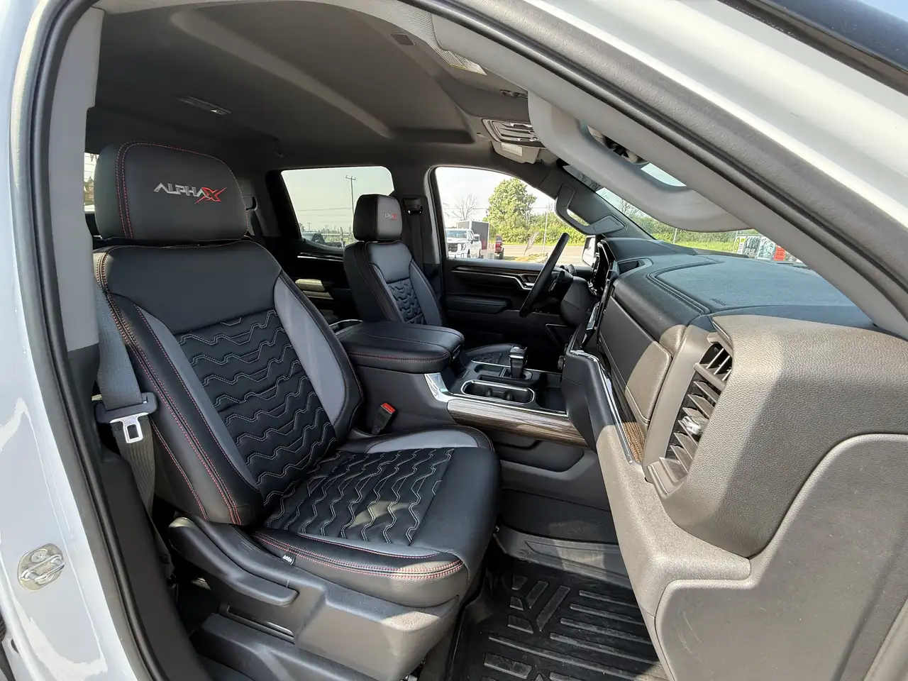 Chevrolet Silverado 1500 - Image 32