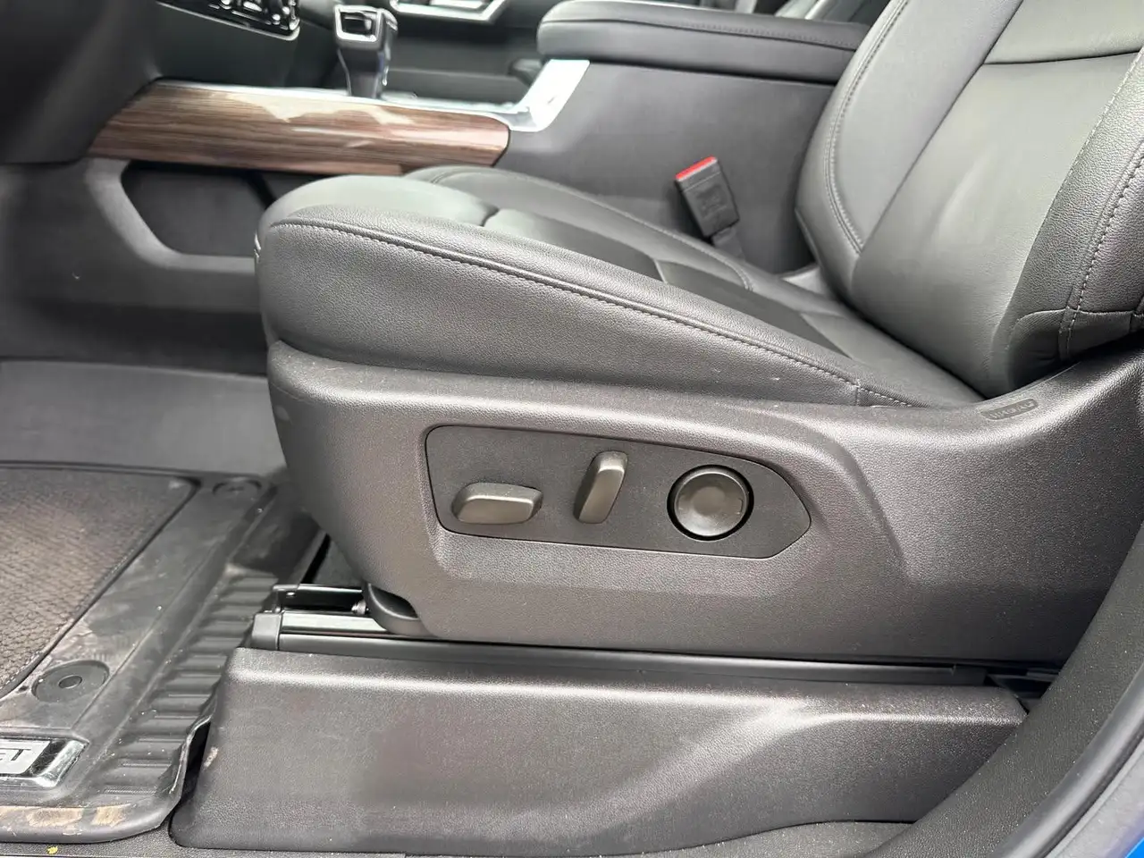 Chevrolet Silverado 1500 - Image 18