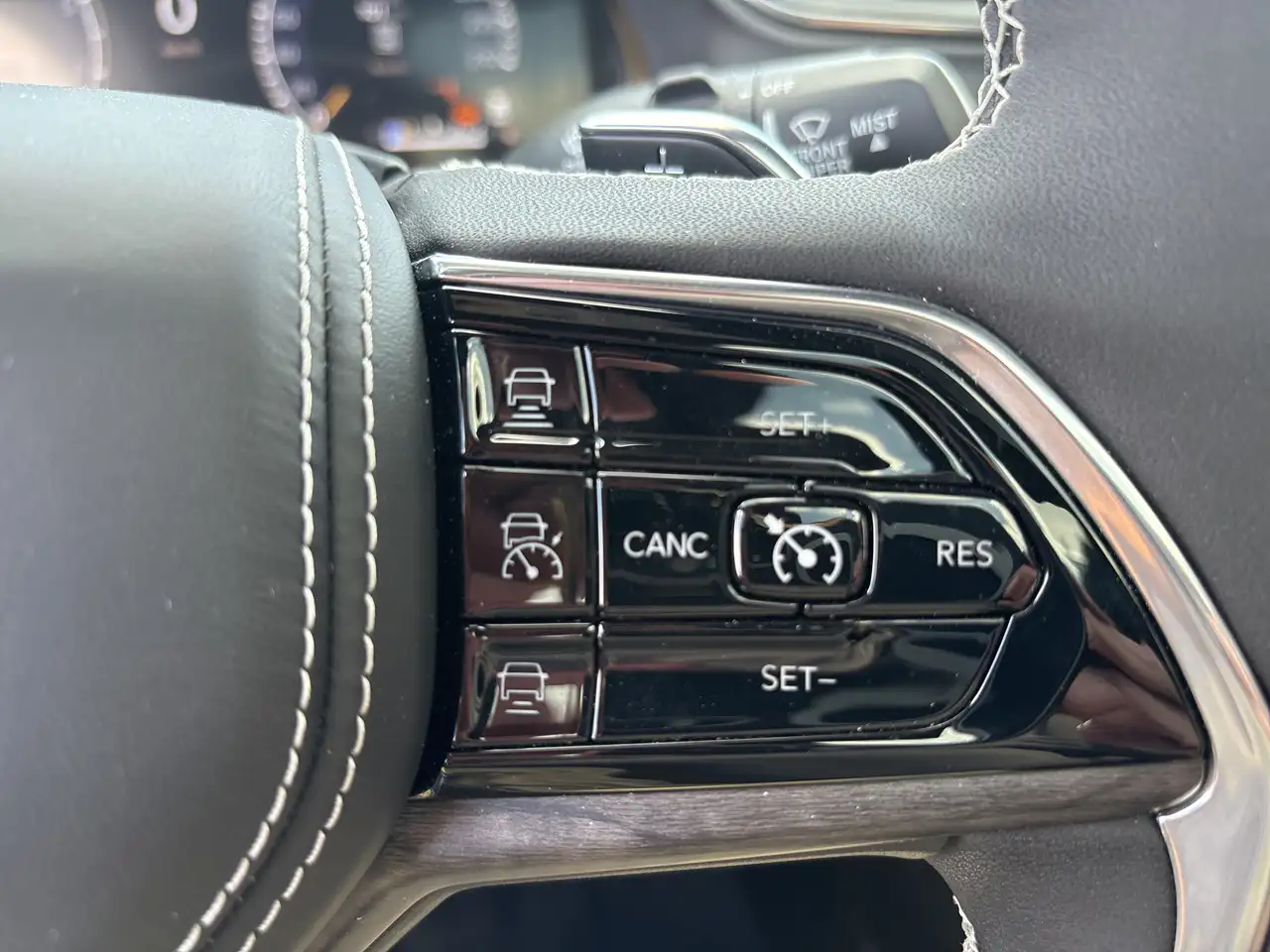 Jeep Grand Cherokee - Image 24
