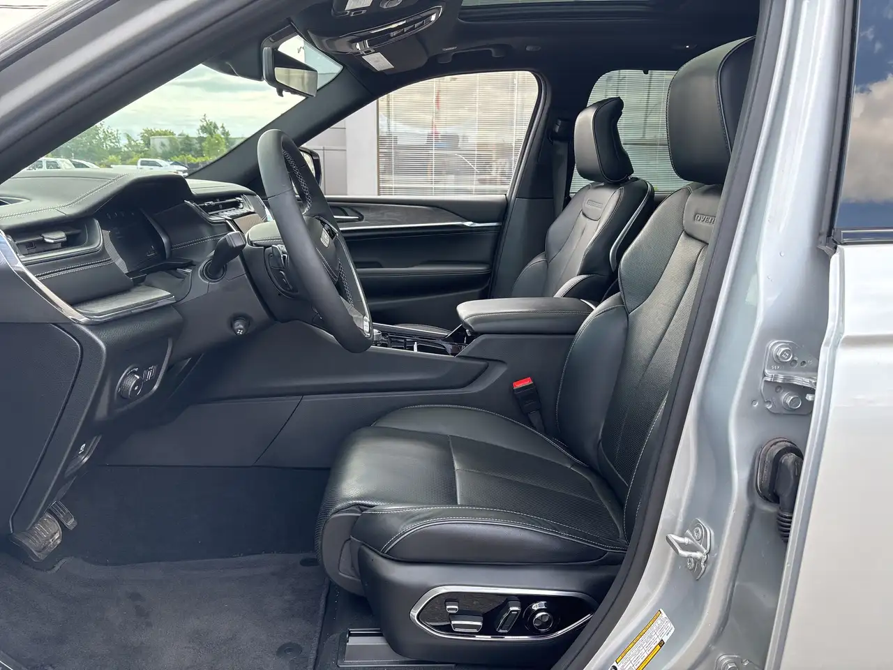 Jeep Grand Cherokee - Image 11