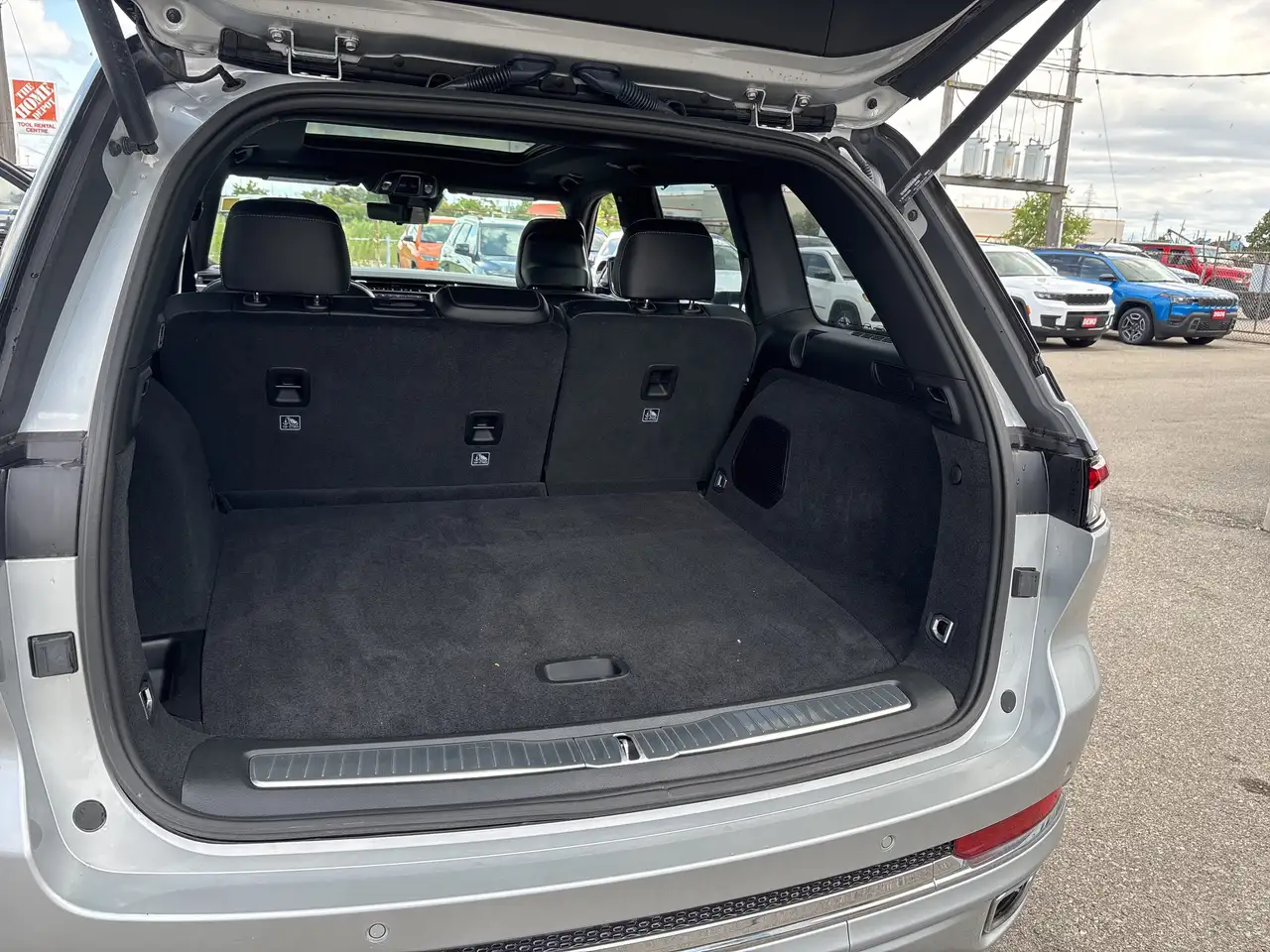 Jeep Grand Cherokee - Image 16