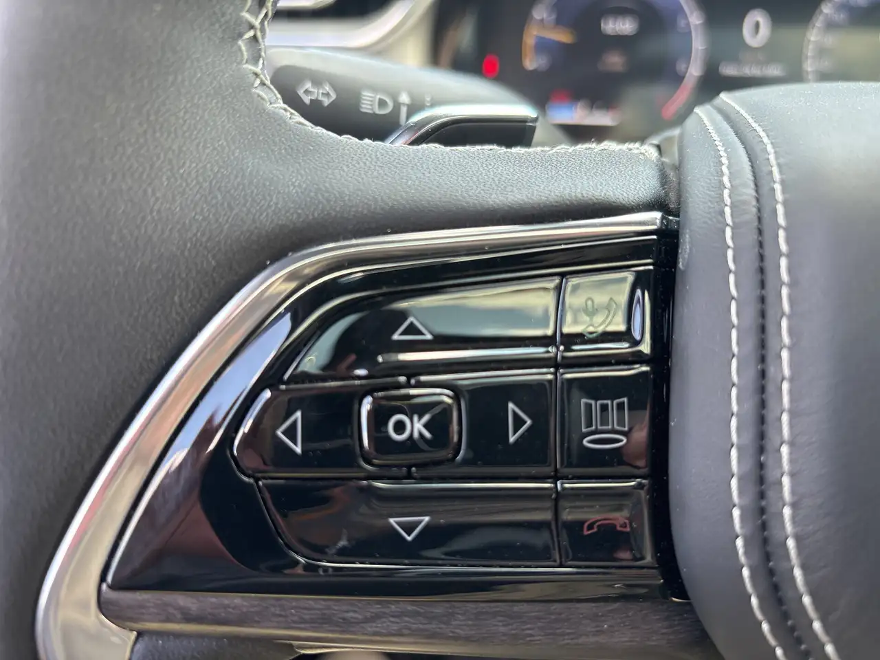 Jeep Grand Cherokee - Image 23