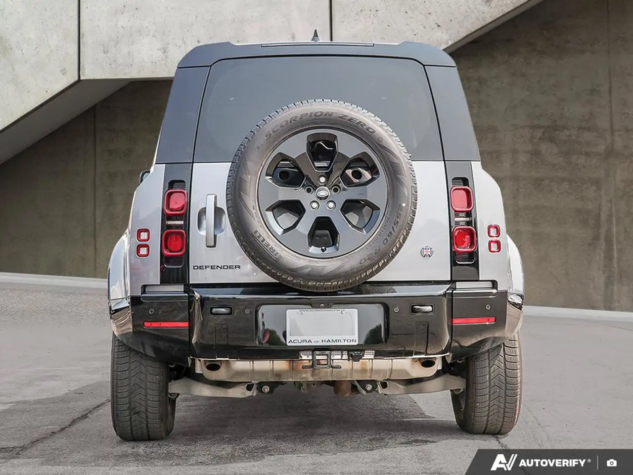 Land Rover Defender - Image 4
