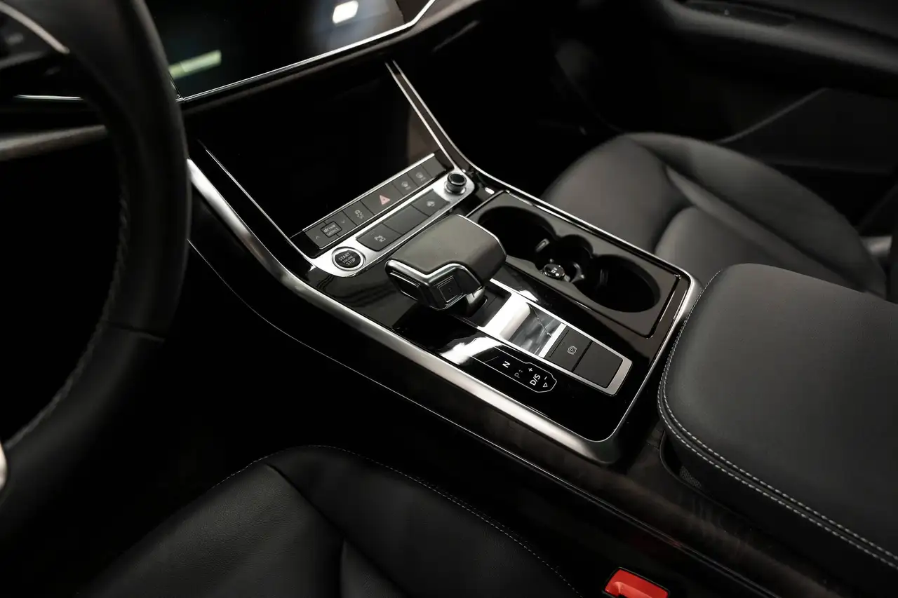Audi Q7 - Image 8