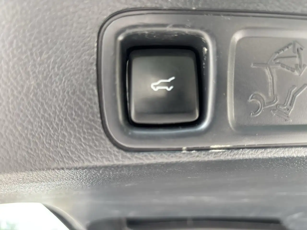 Ford Expedition - Image 21