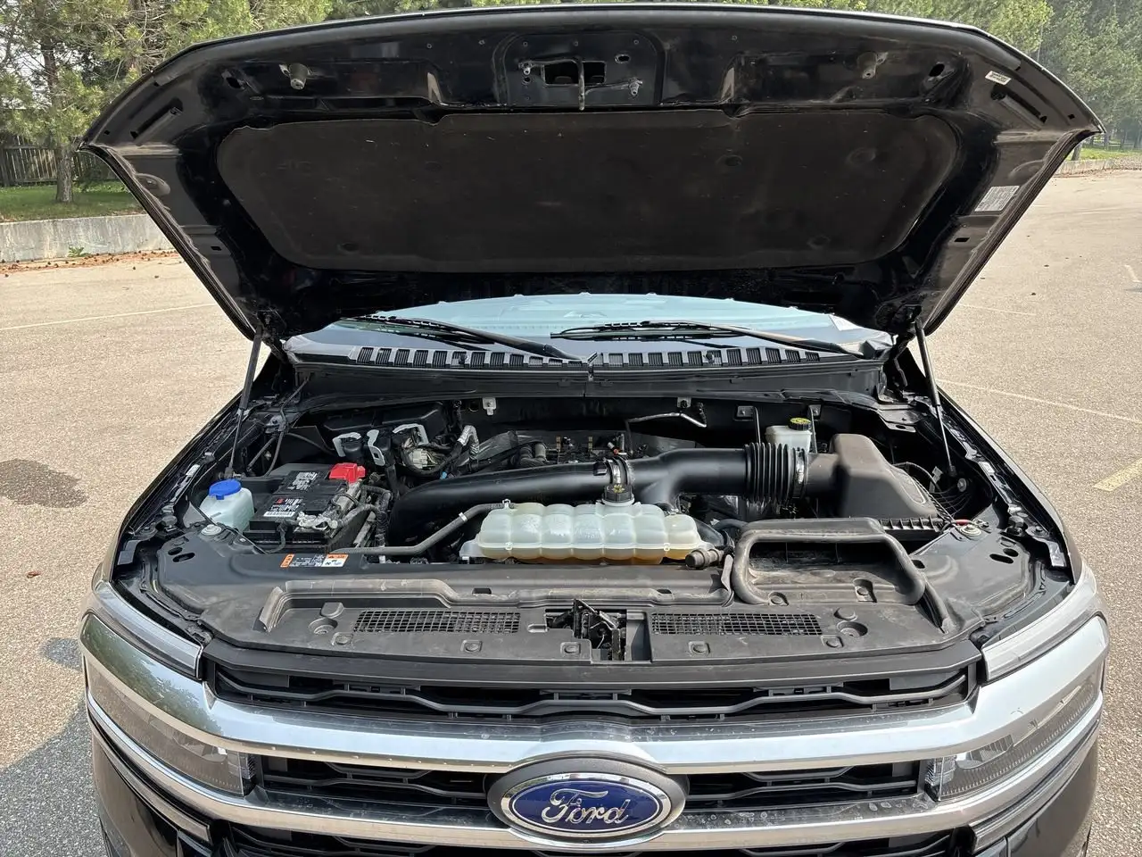 Ford Expedition - Image 28