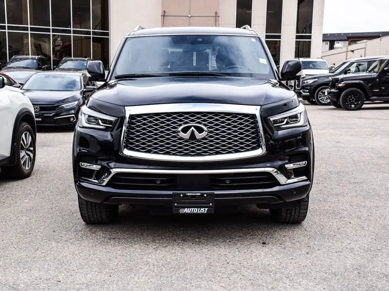 Infiniti QX80 - Image 2