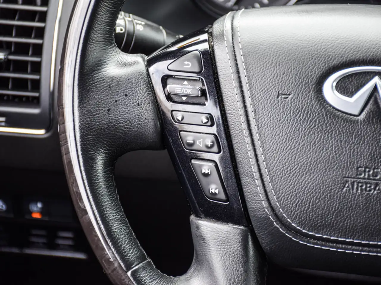 Infiniti QX80 - Image 18