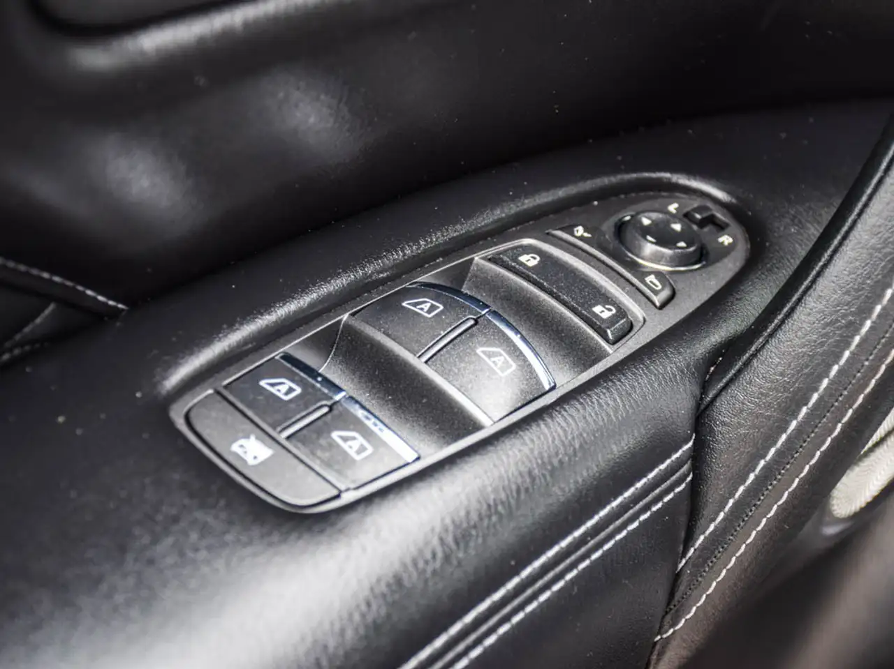 Infiniti QX80 - Image 10