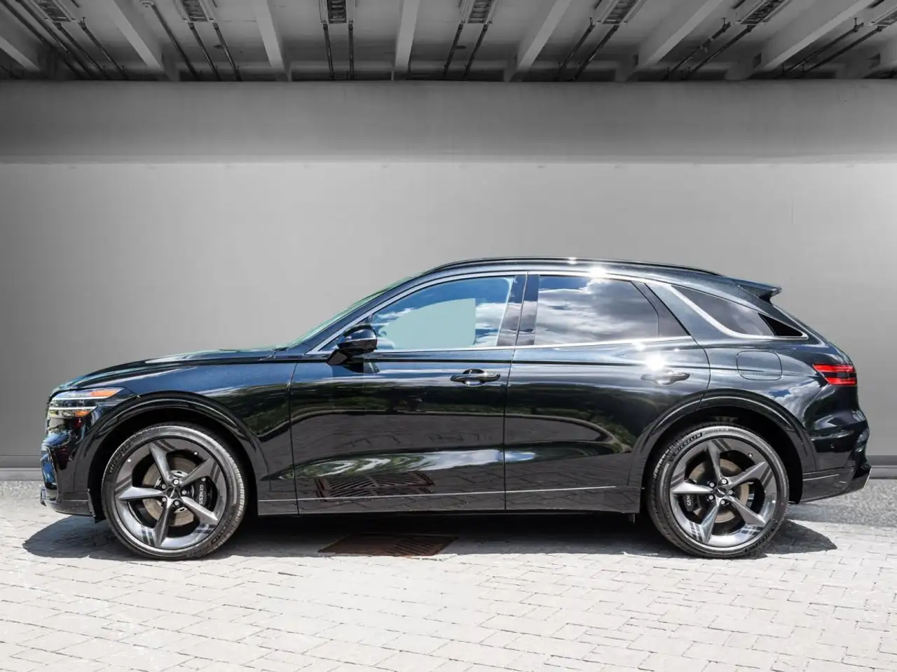 Genesis GV70 - Image 3