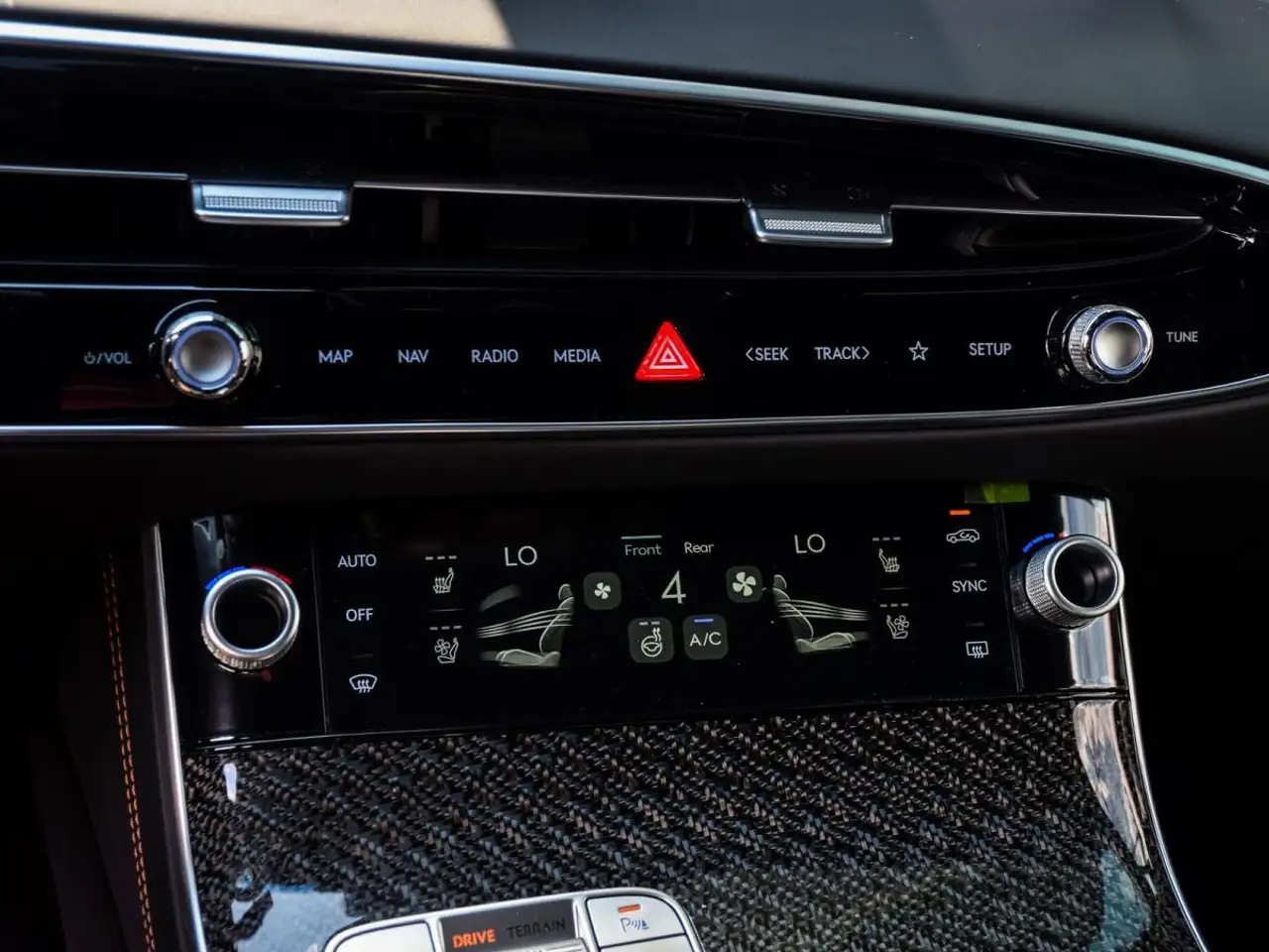 Genesis GV70 - Image 21