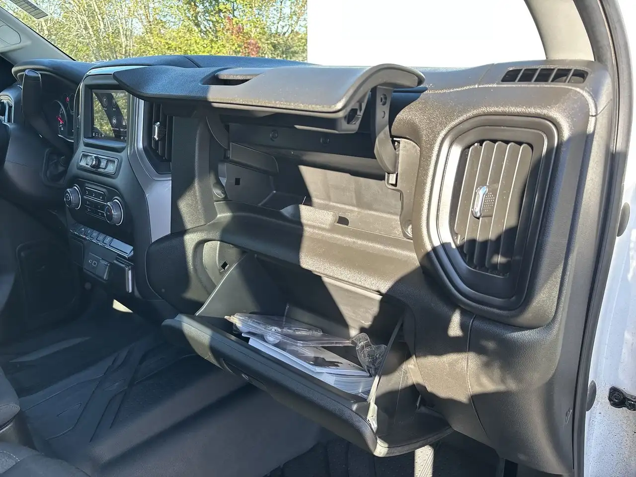 Chevrolet Silverado 1500 - Image 33