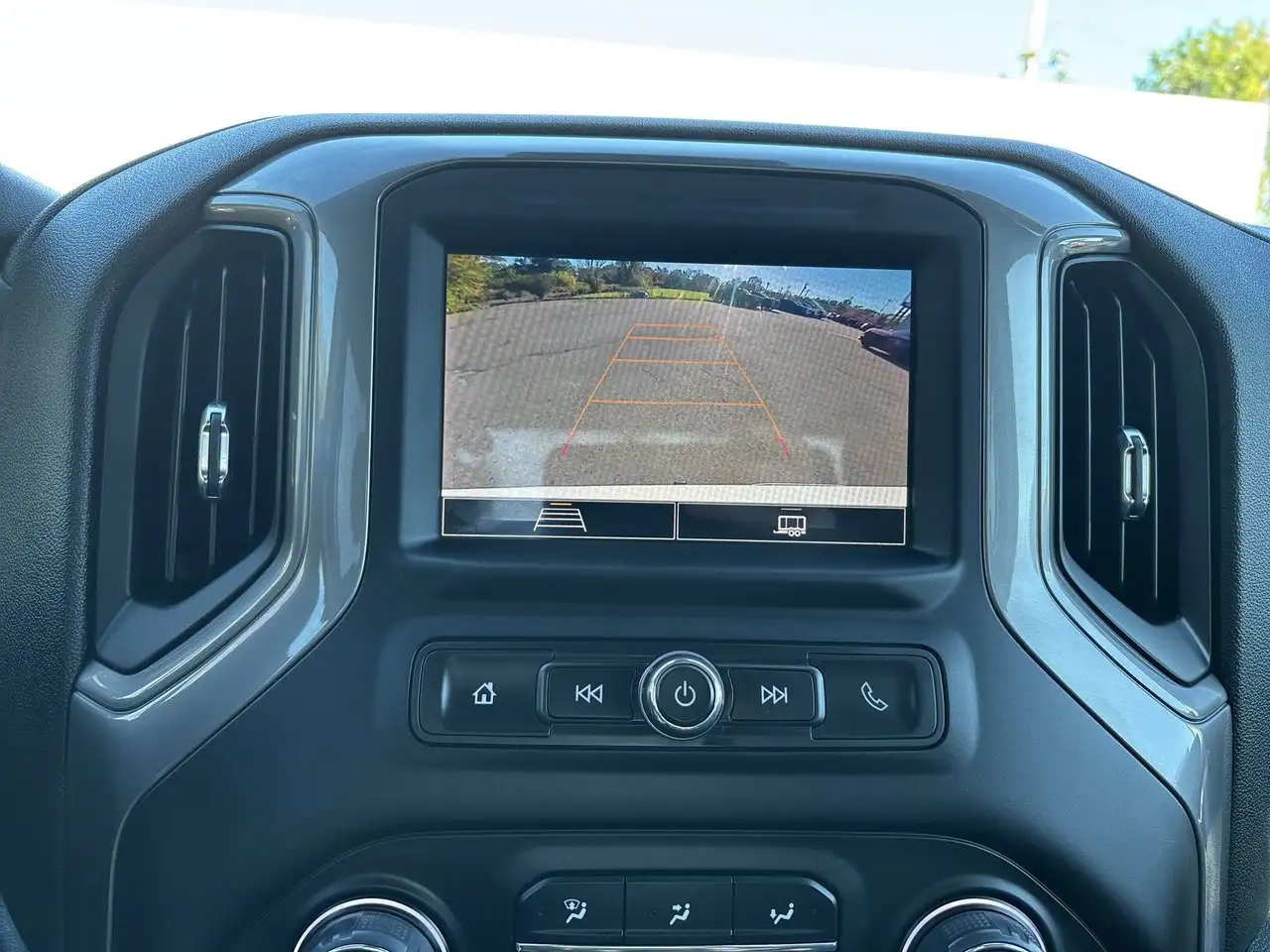 Chevrolet Silverado 1500 - Image 21