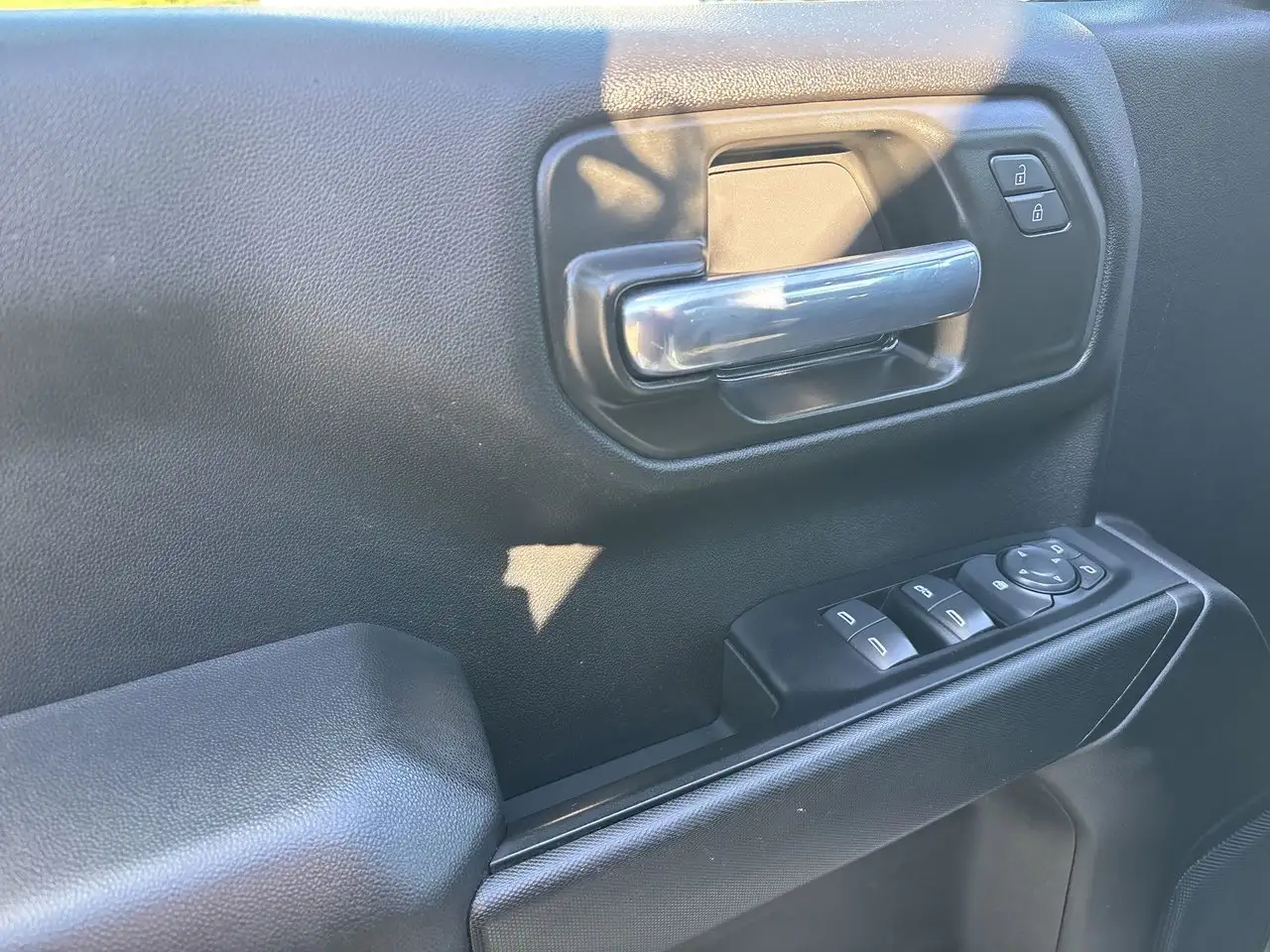 Chevrolet Silverado 1500 - Image 13