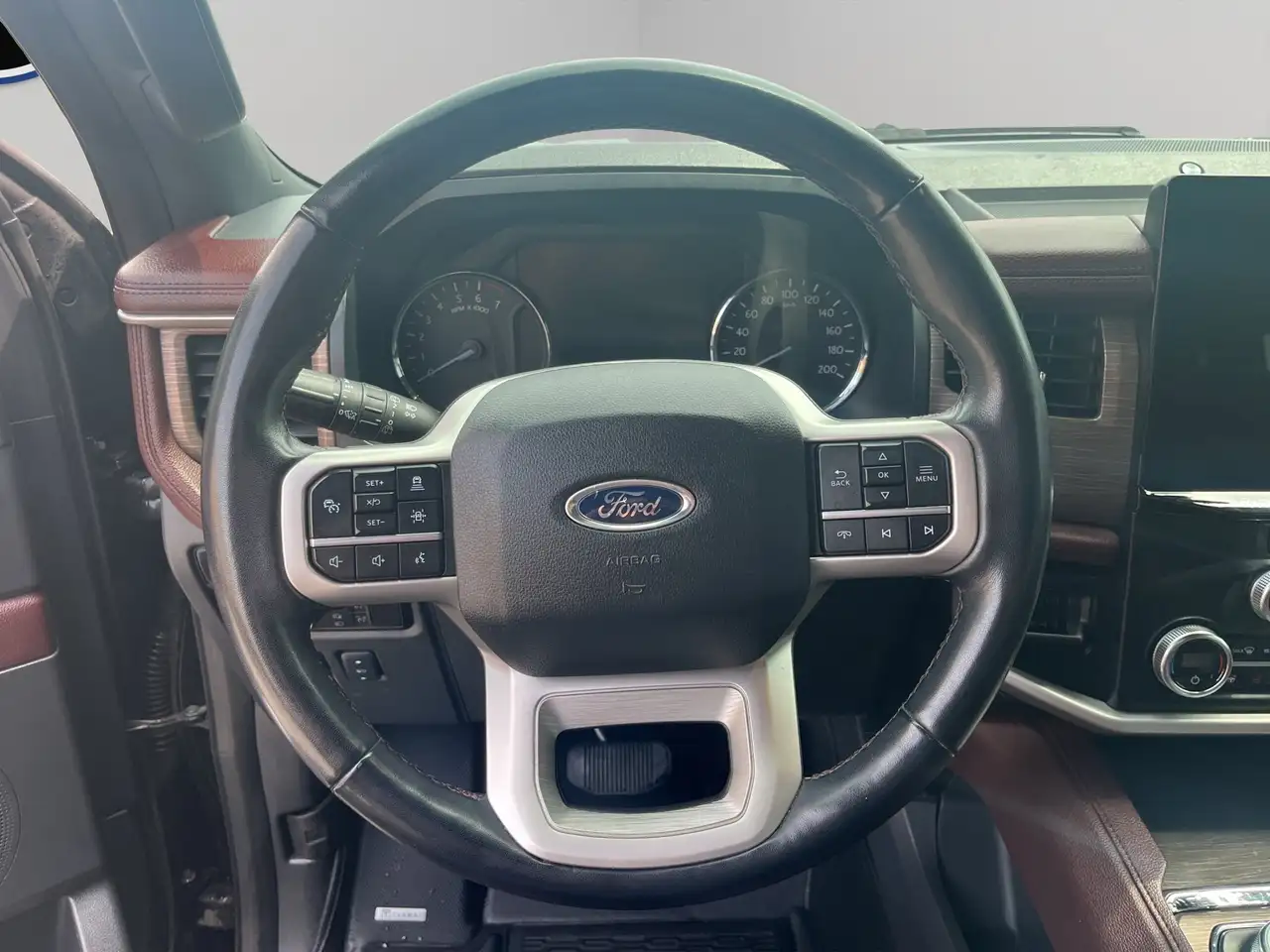 Ford Expedition - Image 14