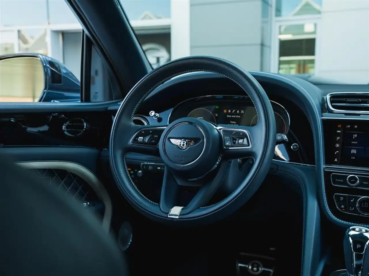 Bentley Bentayga - Image 15
