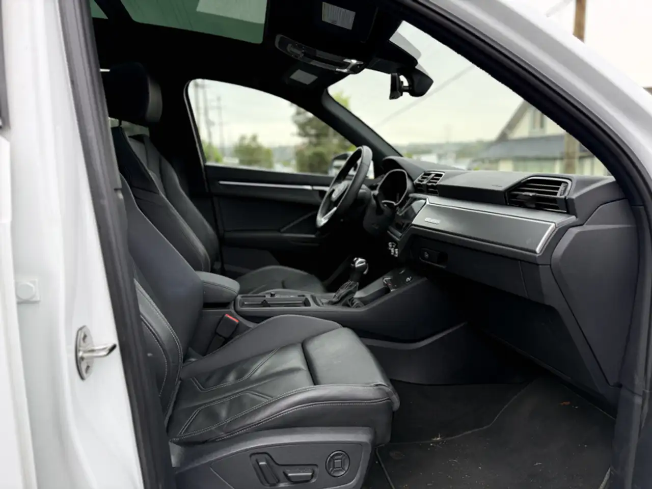 Audi Q3 - Image 11