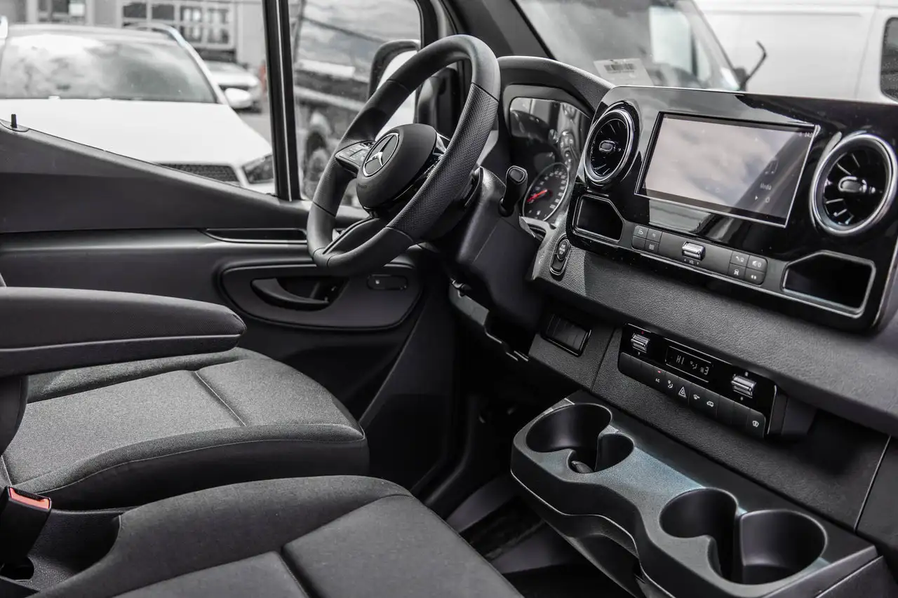 Mercedes-Benz Sprinter 2500 - Image 25