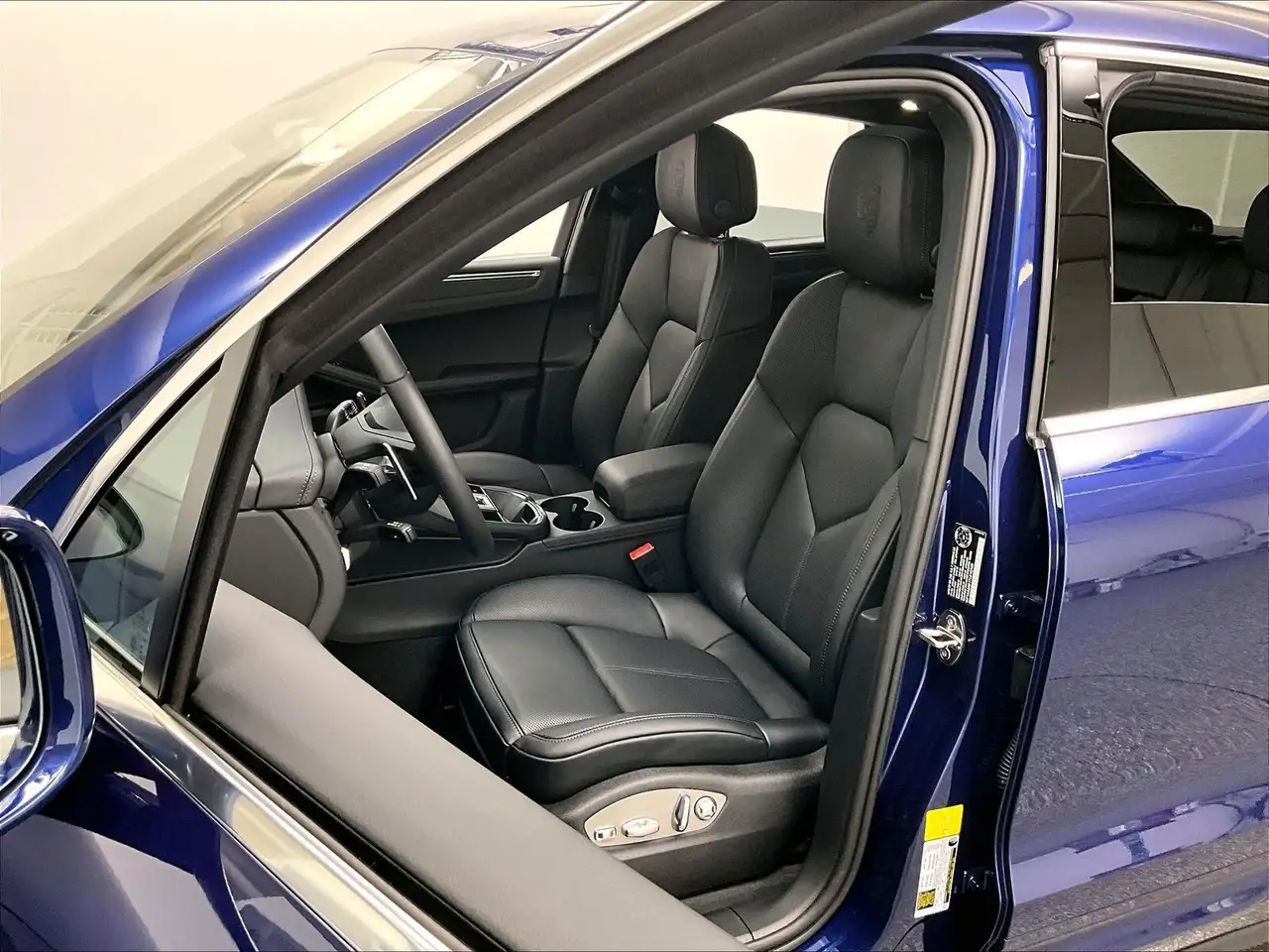 Porsche Macan - Image 12