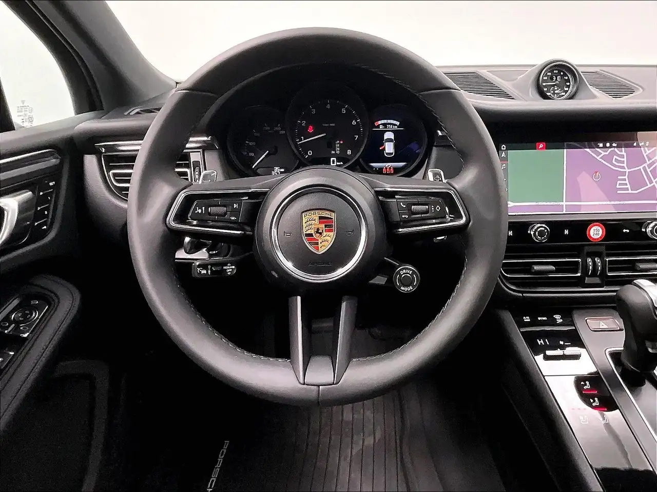 Porsche Macan - Image 10