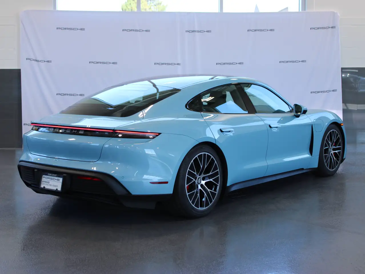 Porsche Taycan - Image 9