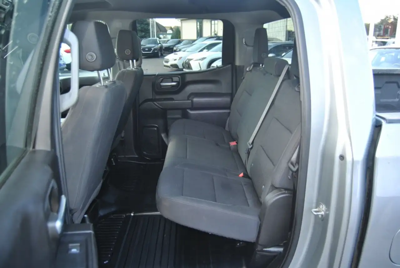 Chevrolet Silverado 1500 - Image 10