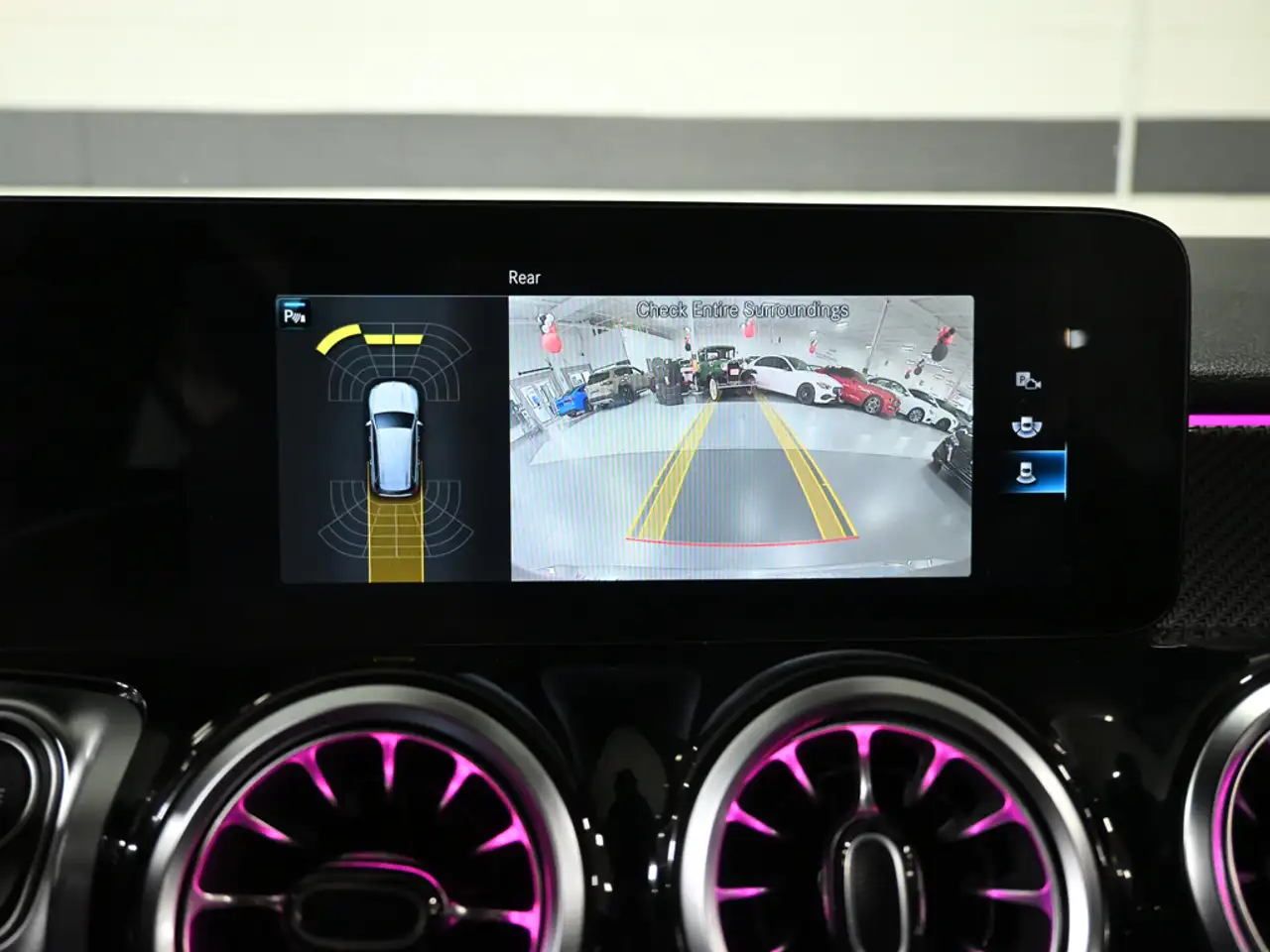 Mercedes-Benz GLB - Image 20
