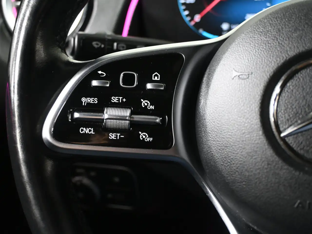 Mercedes-Benz GLB - Image 14