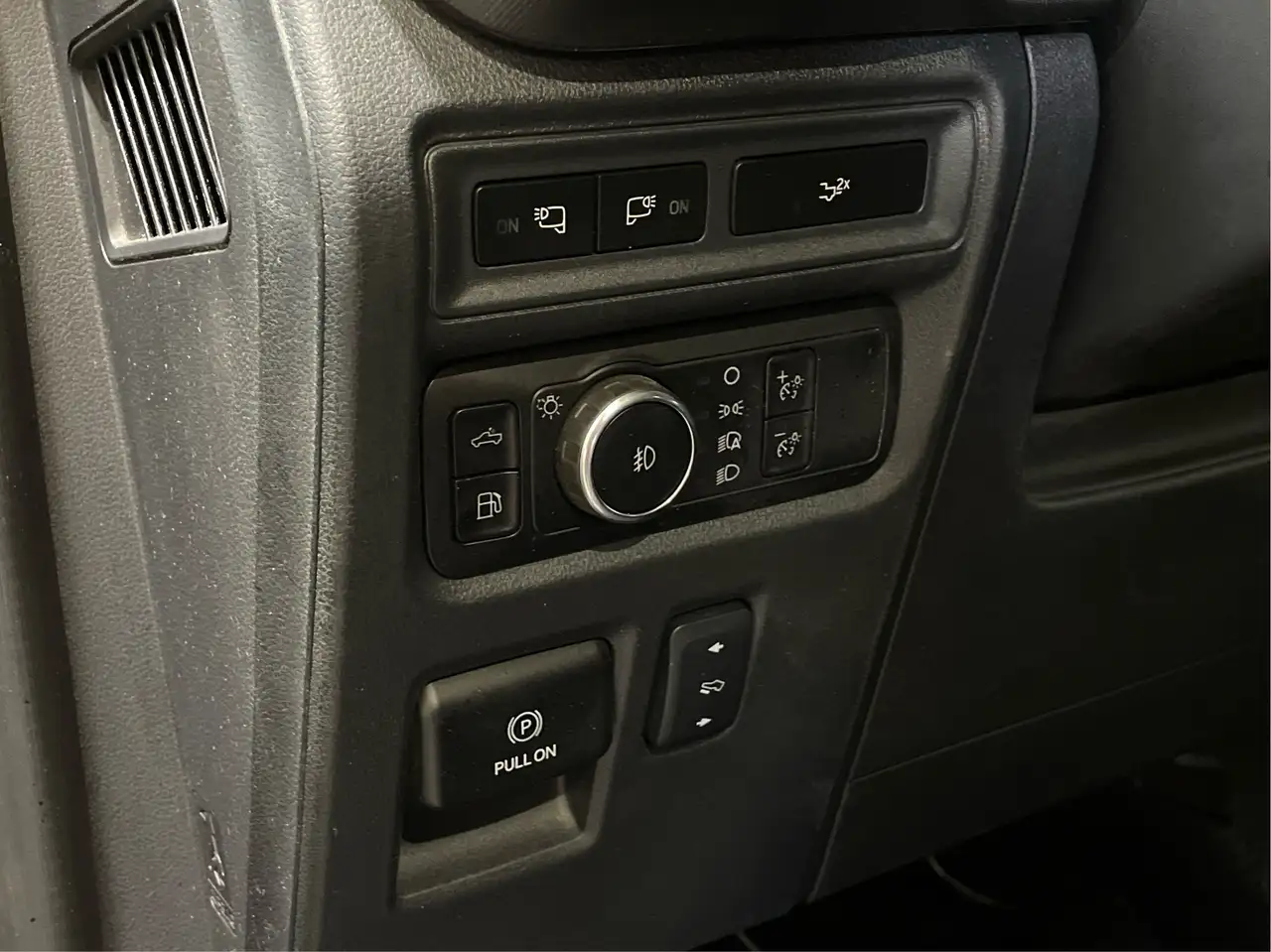 Ford F-150 - Image 31