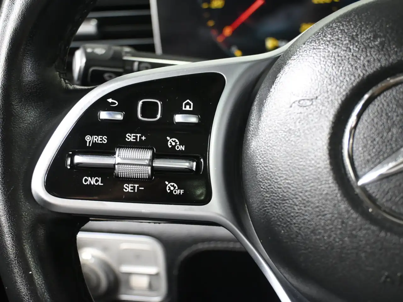 Mercedes-Benz GLE - Image 15