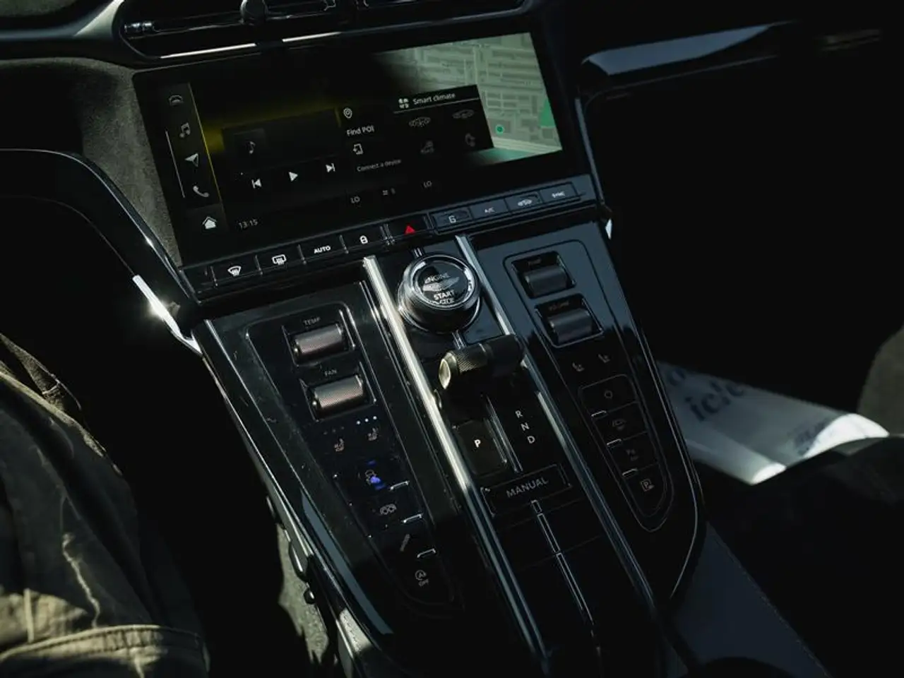 Aston Martin Vantage - Image 14
