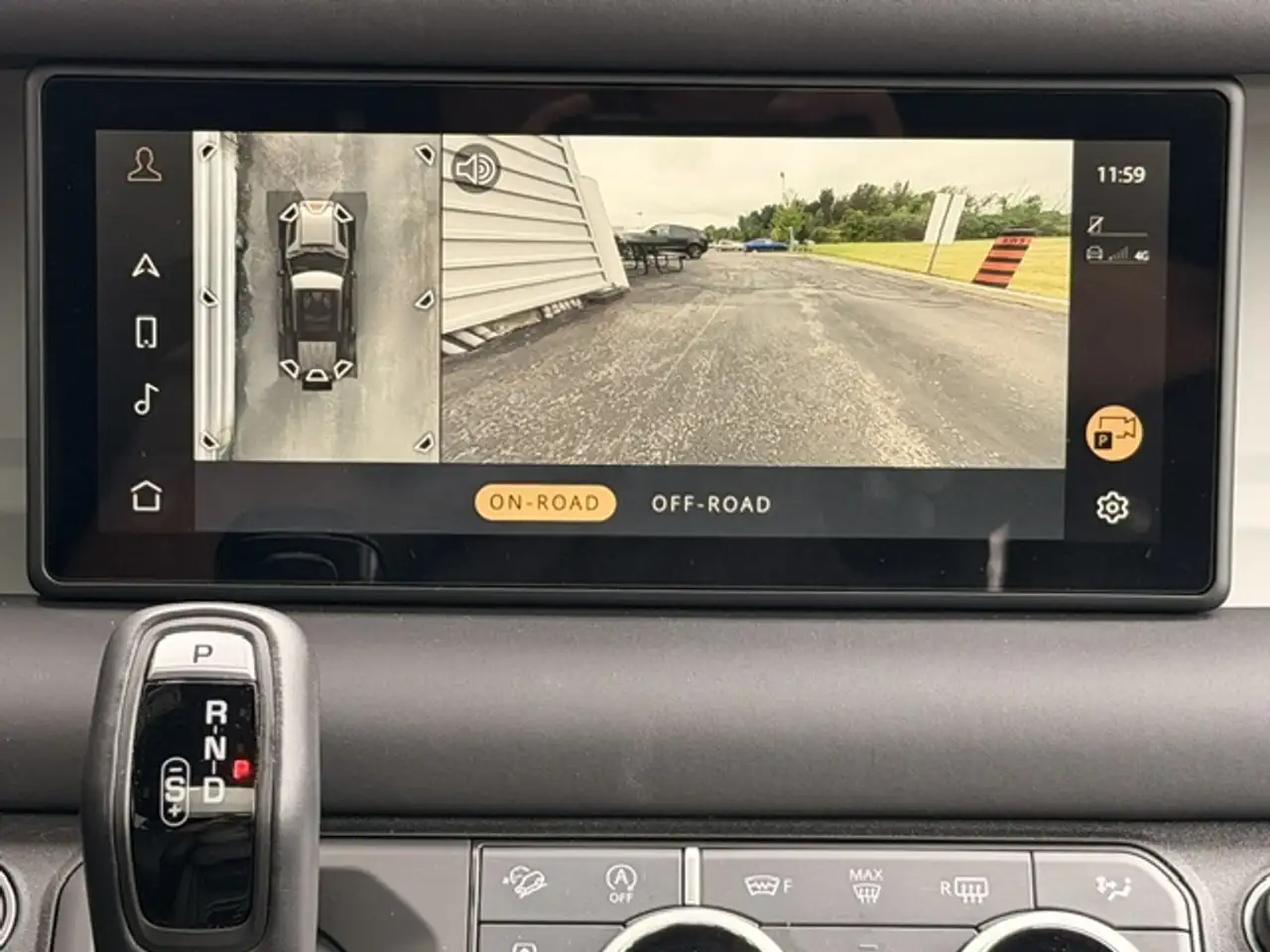 Land Rover Defender - Image 21