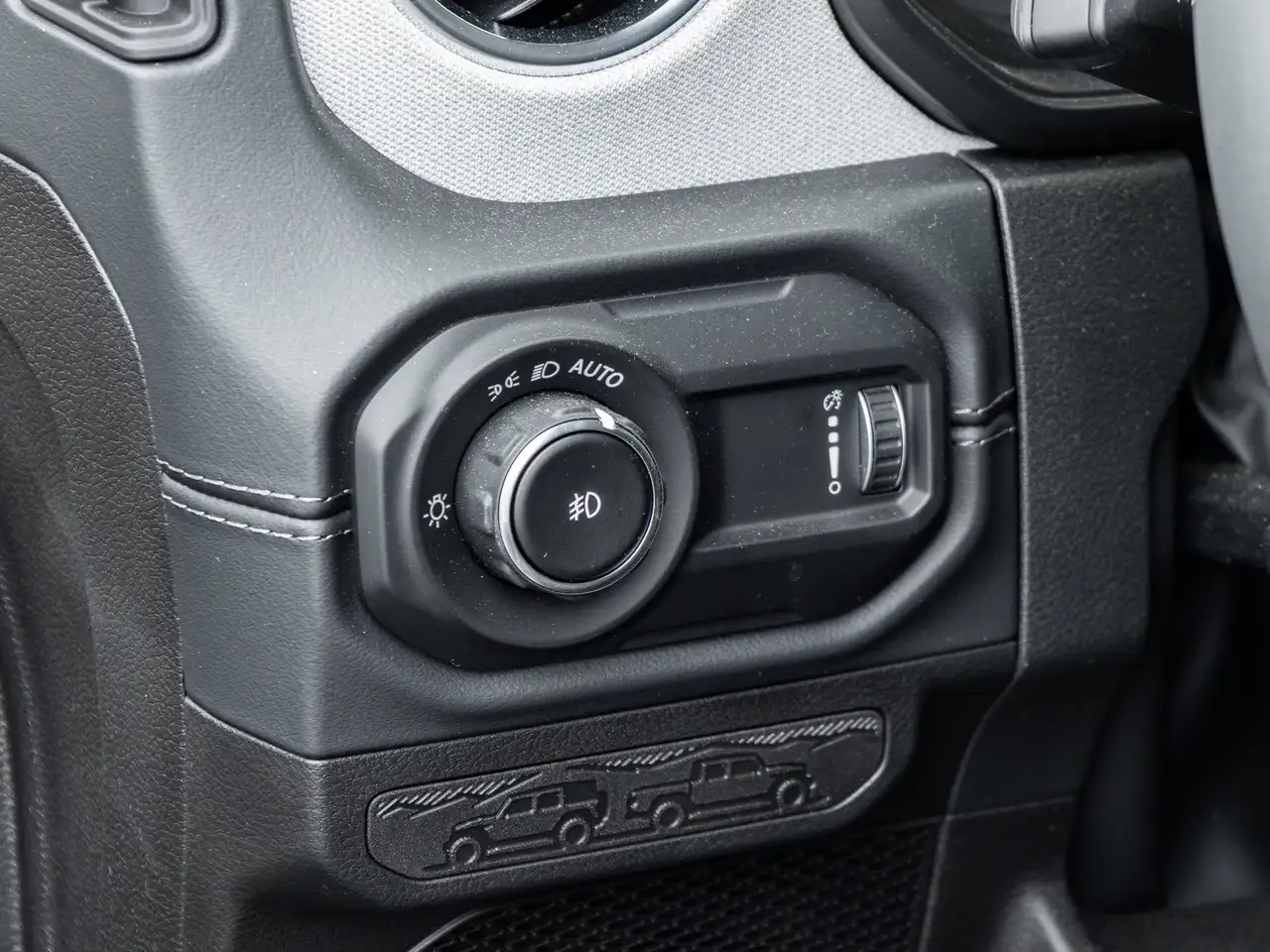 Jeep Wrangler - Image 13