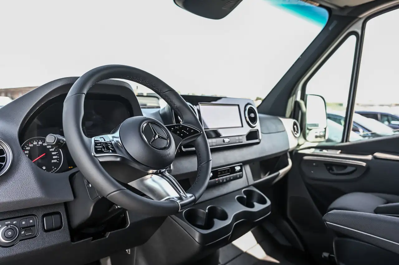 Mercedes-Benz Sprinter 2500 - Image 9