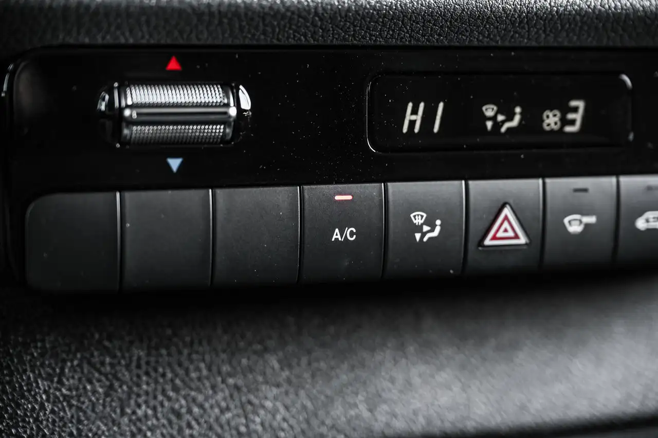 Mercedes-Benz Sprinter 2500 - Image 14