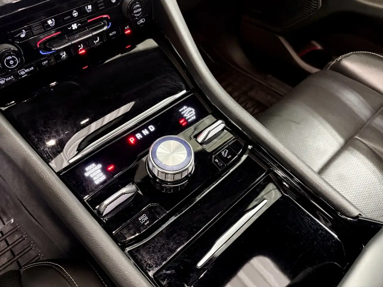 Jeep Grand Cherokee - Image 40