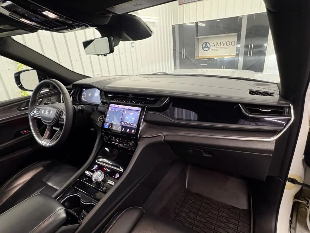 Jeep Grand Cherokee - Image 35