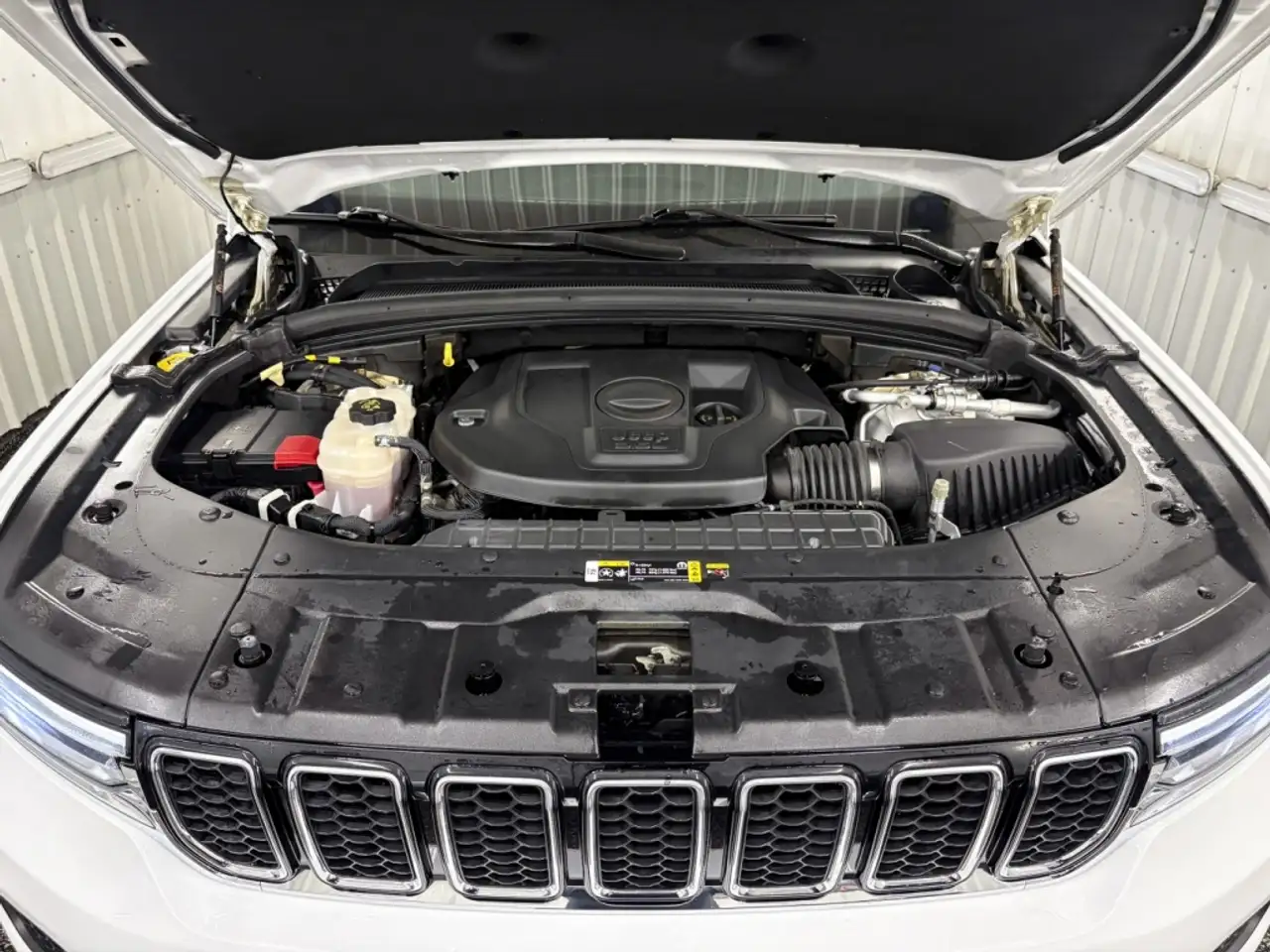 Jeep Grand Cherokee - Image 46