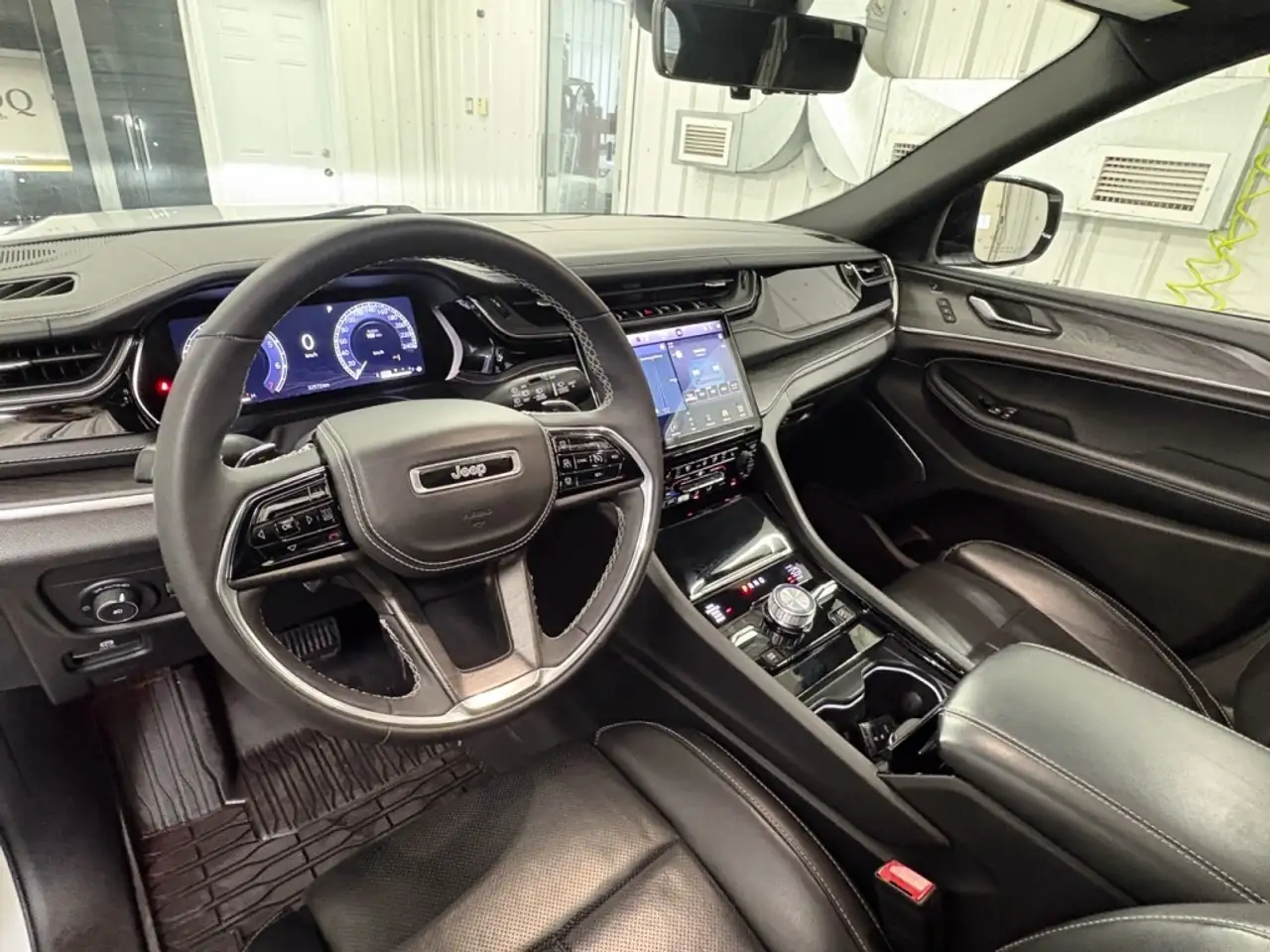 Jeep Grand Cherokee - Image 37