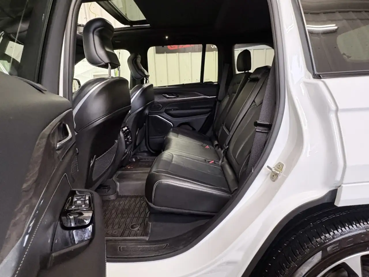 Jeep Grand Cherokee - Image 20