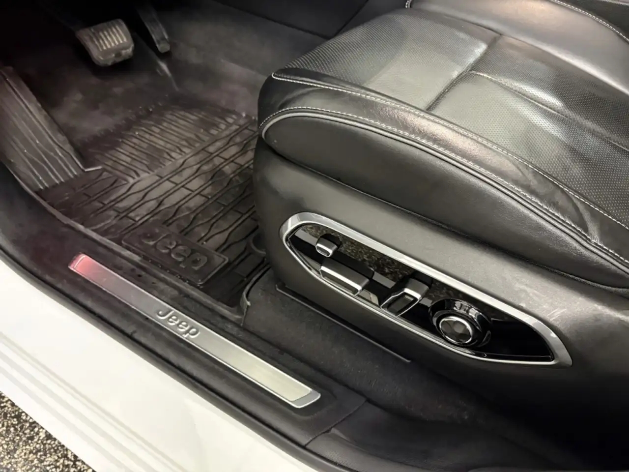 Jeep Grand Cherokee - Image 18
