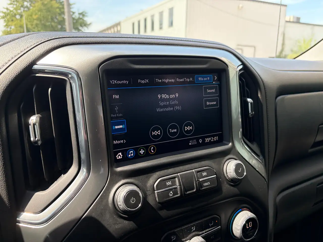 Chevrolet Silverado 1500 - Image 16