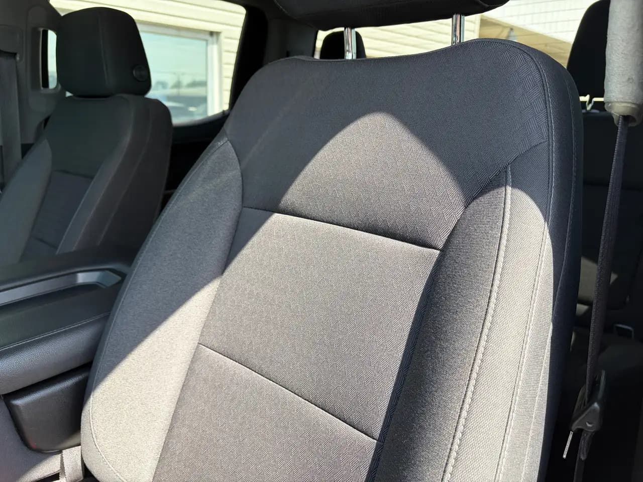 Chevrolet Silverado 1500 - Image 10