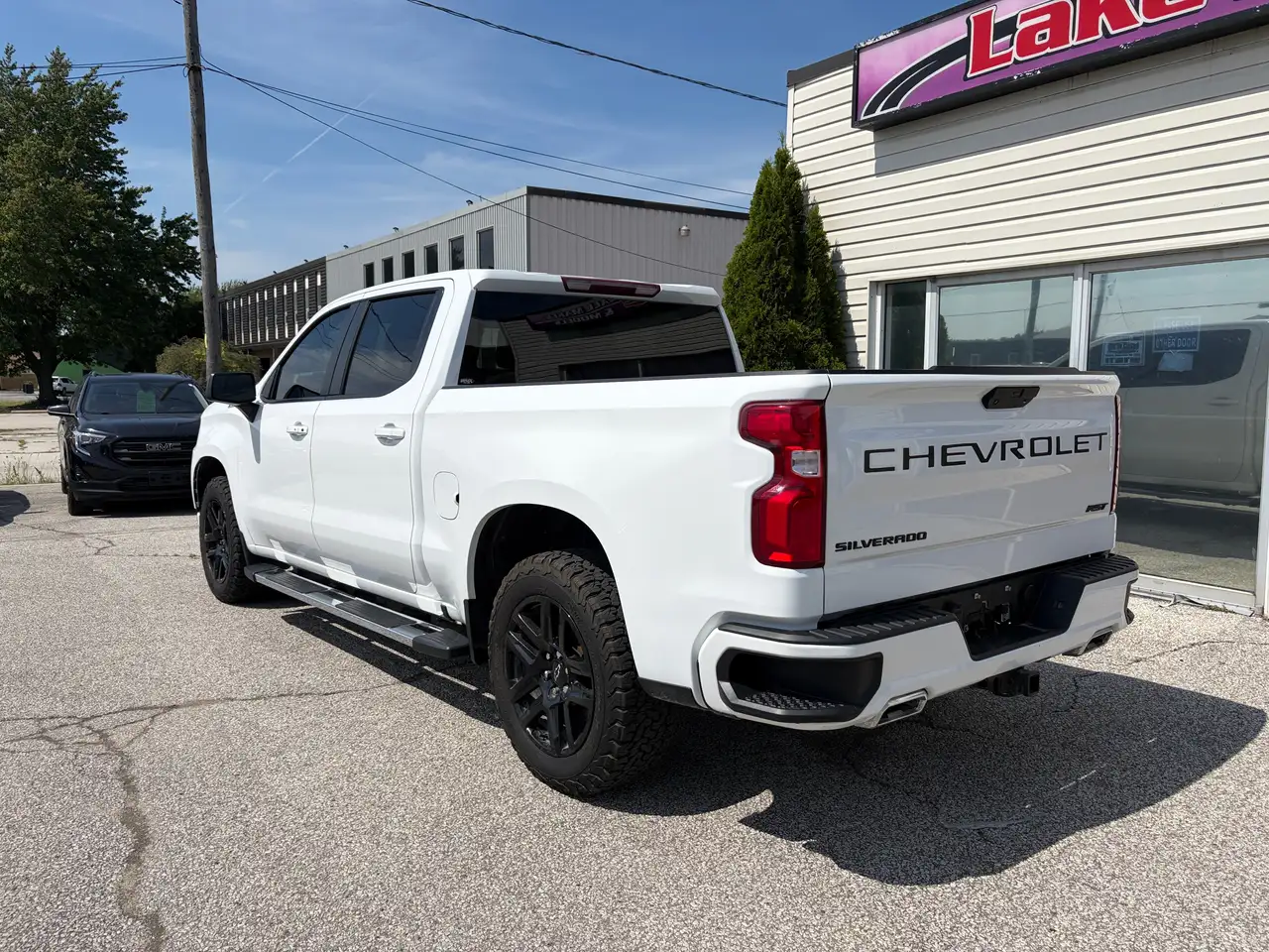 Chevrolet Silverado 1500 - Image 2